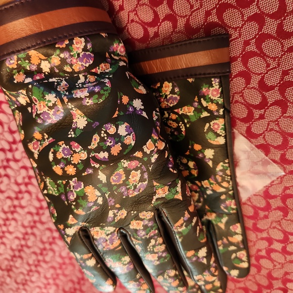 Mono Flower Coach gloves - Picture 5 of 5